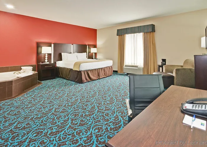 Holiday Inn Express Hotel & Suites New Philadelphia